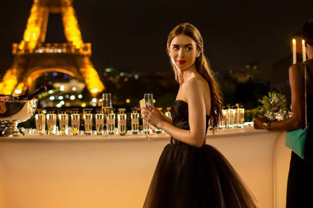 مسلسل ايميلي ان باريس أشهر مسلسل حالي على Netflix.