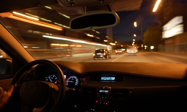 حلول سهلة لمشاكل القيادة الليلية