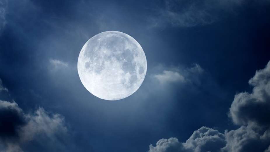 القمر المكتمل نسمي نسمي القمر